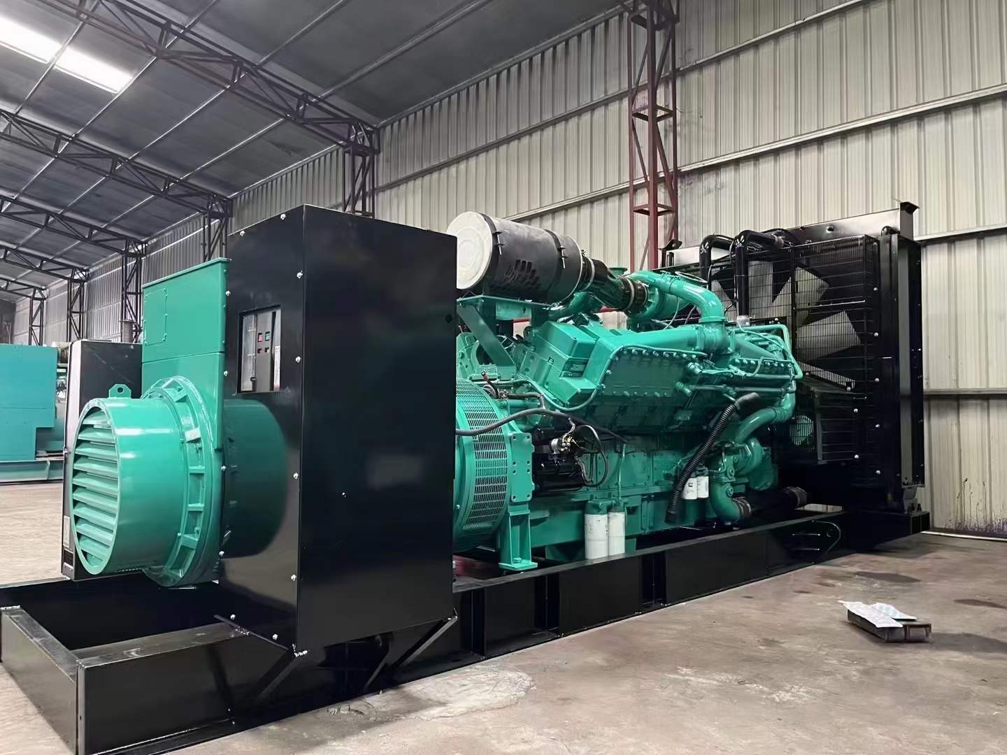 利通如何降低 800kW 柴油发电机输出电流的波动？