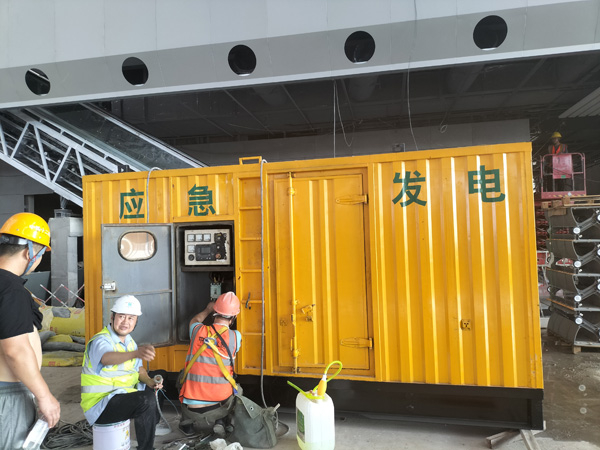 利通怎样判断空气滤清器是否需要更换？